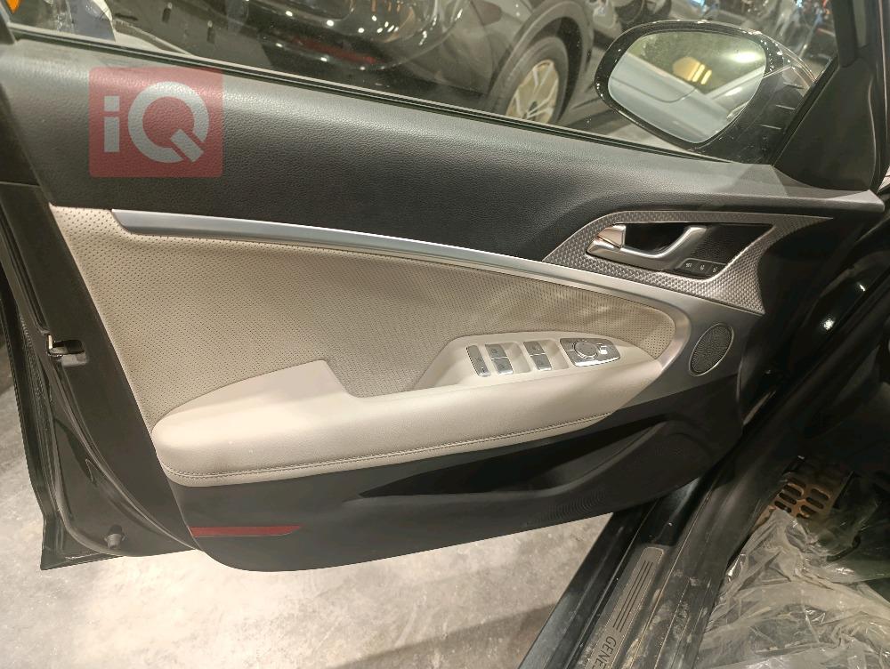 جنسس G70